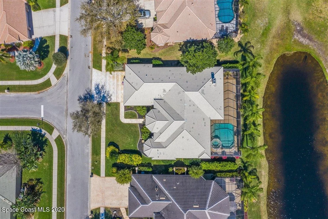 Photo of 925 Chatsworth Drive