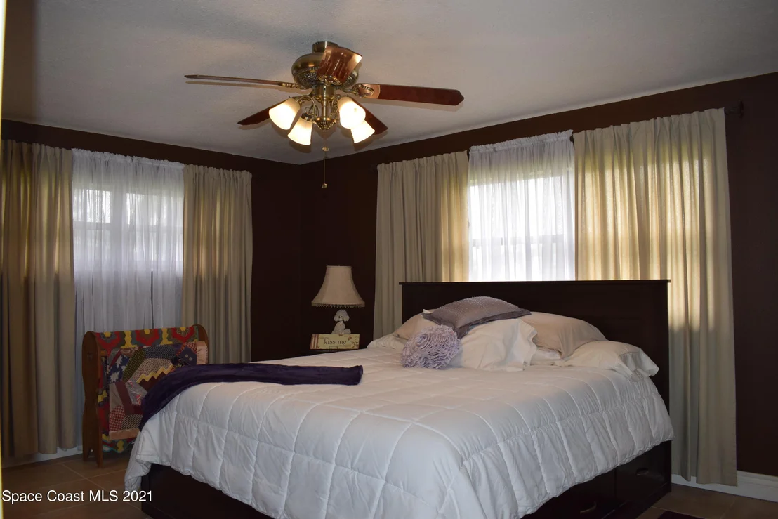 Photo of 895 Jefferson Road