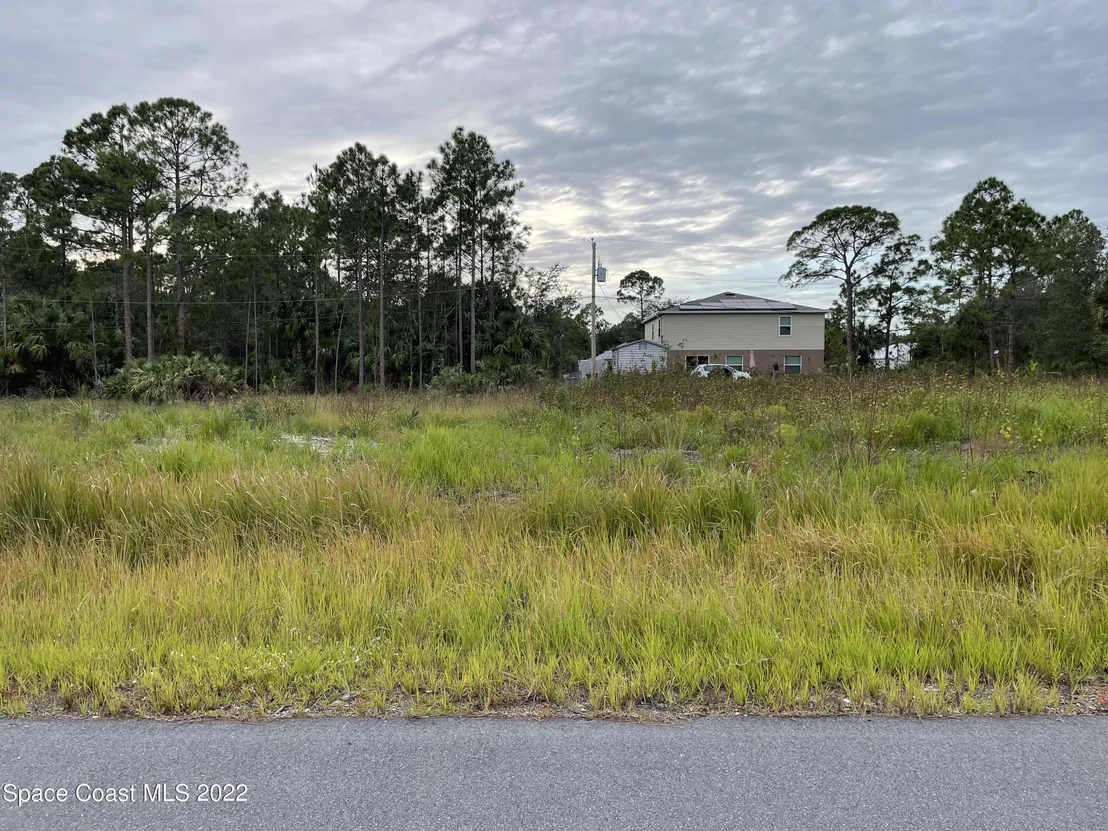 Photo of 3280 Reef Road SE