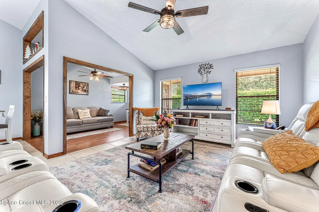 Photo of 885 Ridge Lake Drive