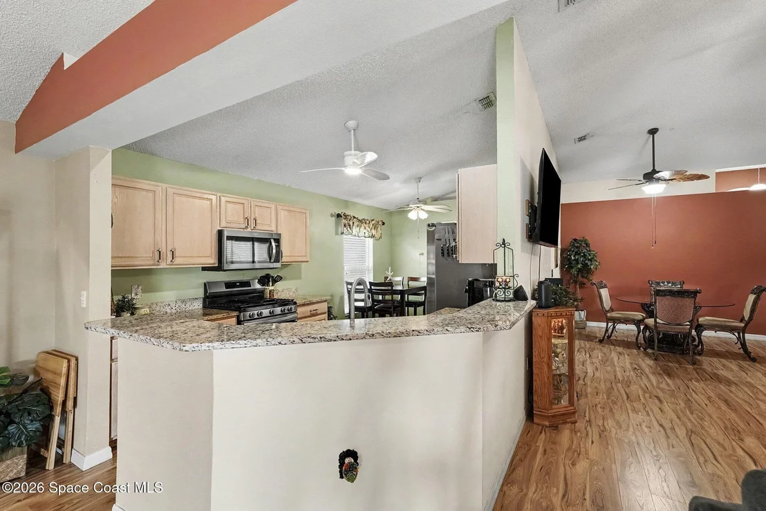 Photo of 1216 White Oak Circle