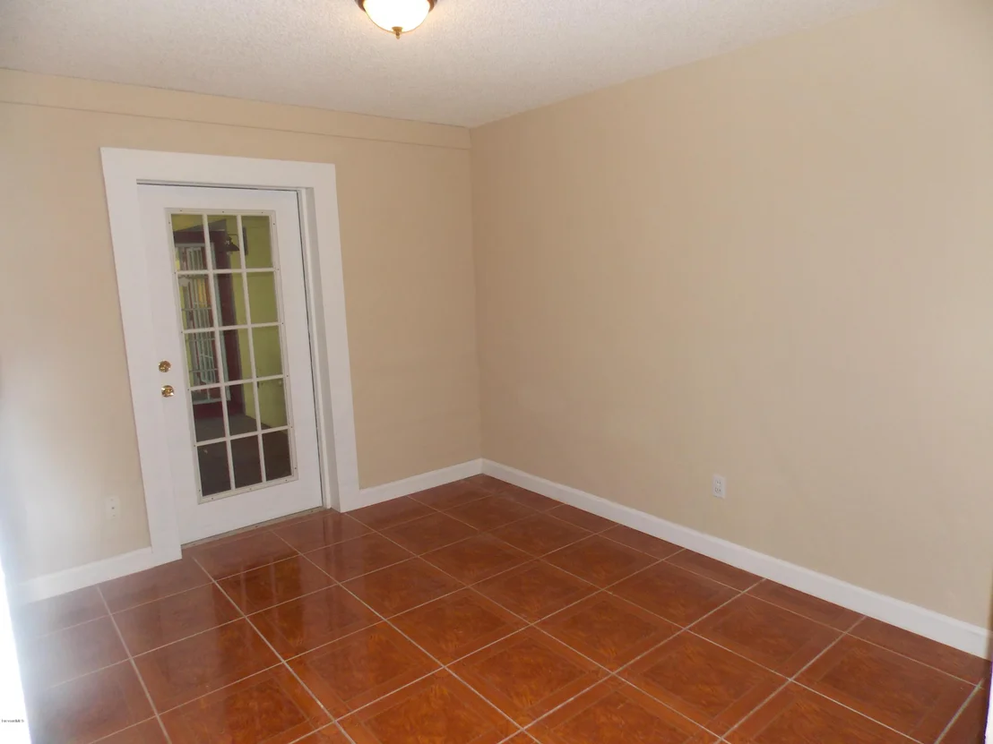Photo of 1702 Trimble Road