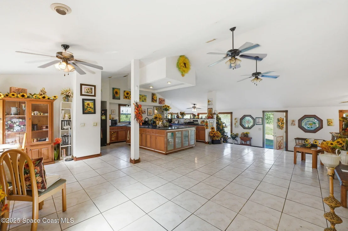 Photo of 2821&2825 Lionel Road