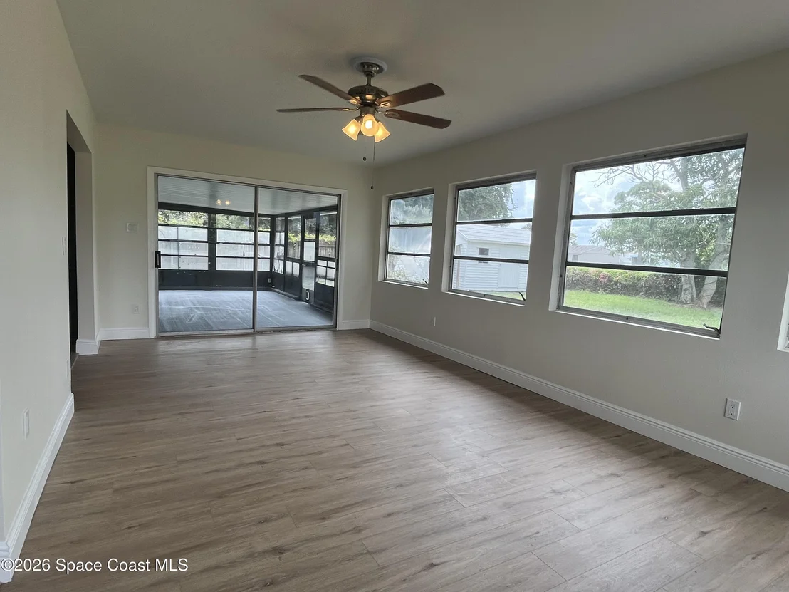 Photo of 1171 Riviera Drive NE