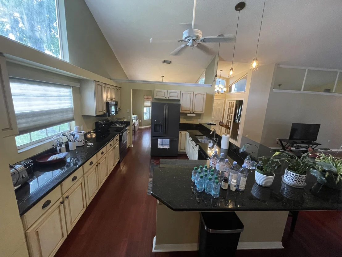 Photo of 1260 Meadowbrook Road NE
