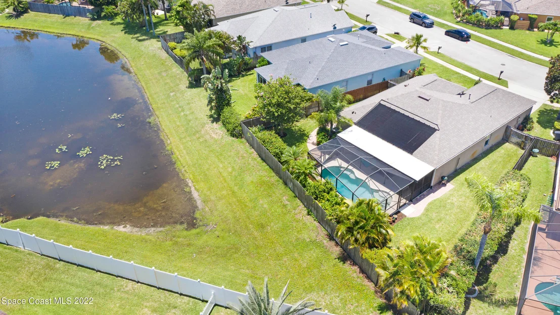 Photo of 1153 White Oak Circle