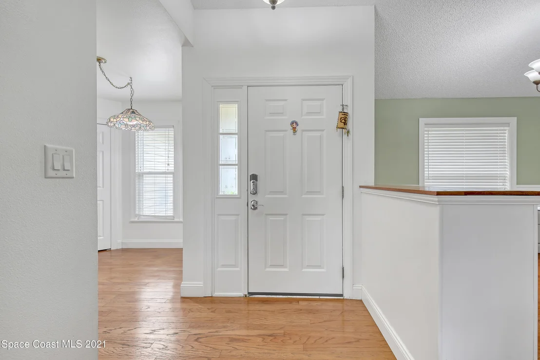 Photo of 794 White Pine Avenue