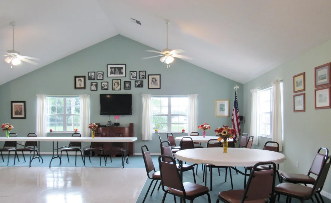 Photo of 975 Wateroak Drive NE