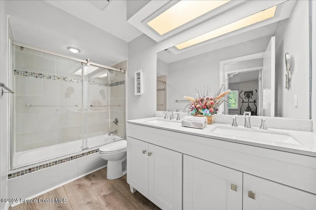 Photo of 521 Pinehurst Avenue