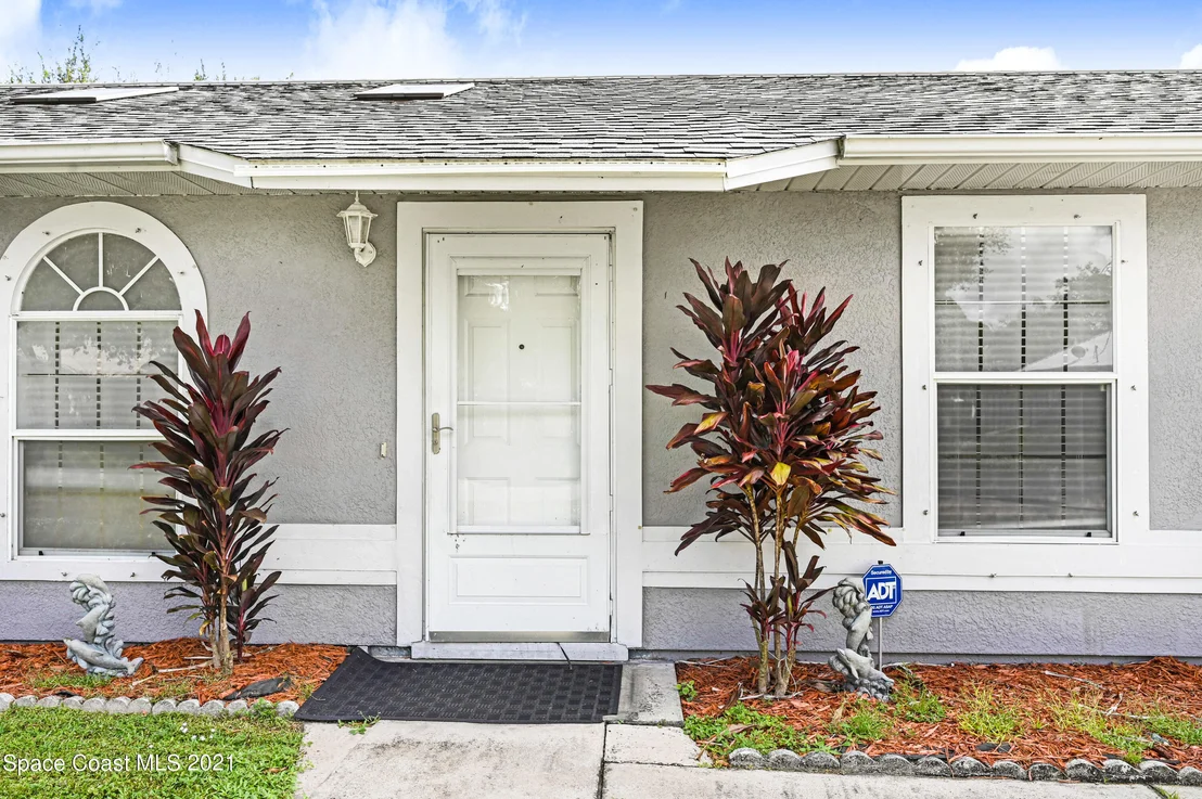 Photo of 6621 Bancroft Avenue