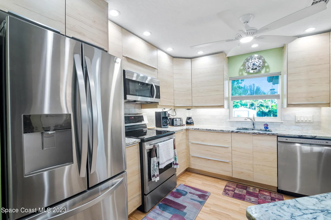 Photo of 655 Airoso Road SE
