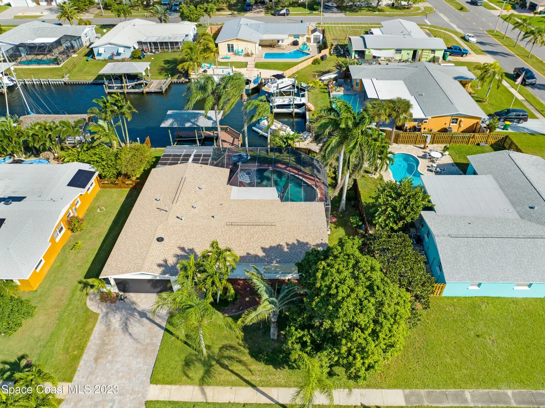 Photo of 405 Thrush Drive