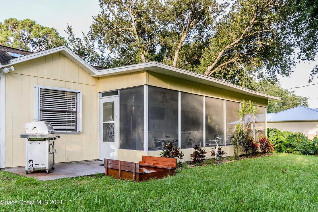 Photo of 949 Streamlet Ave Avenue