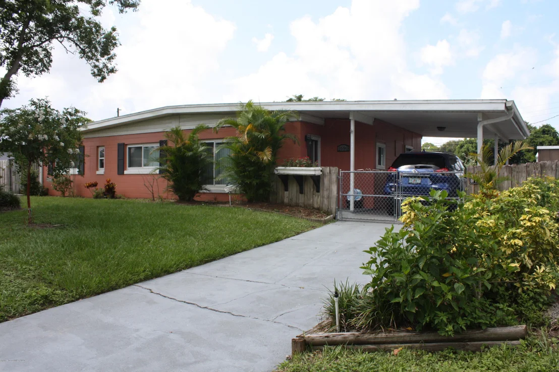 Photo of 1690 Golfview Drive