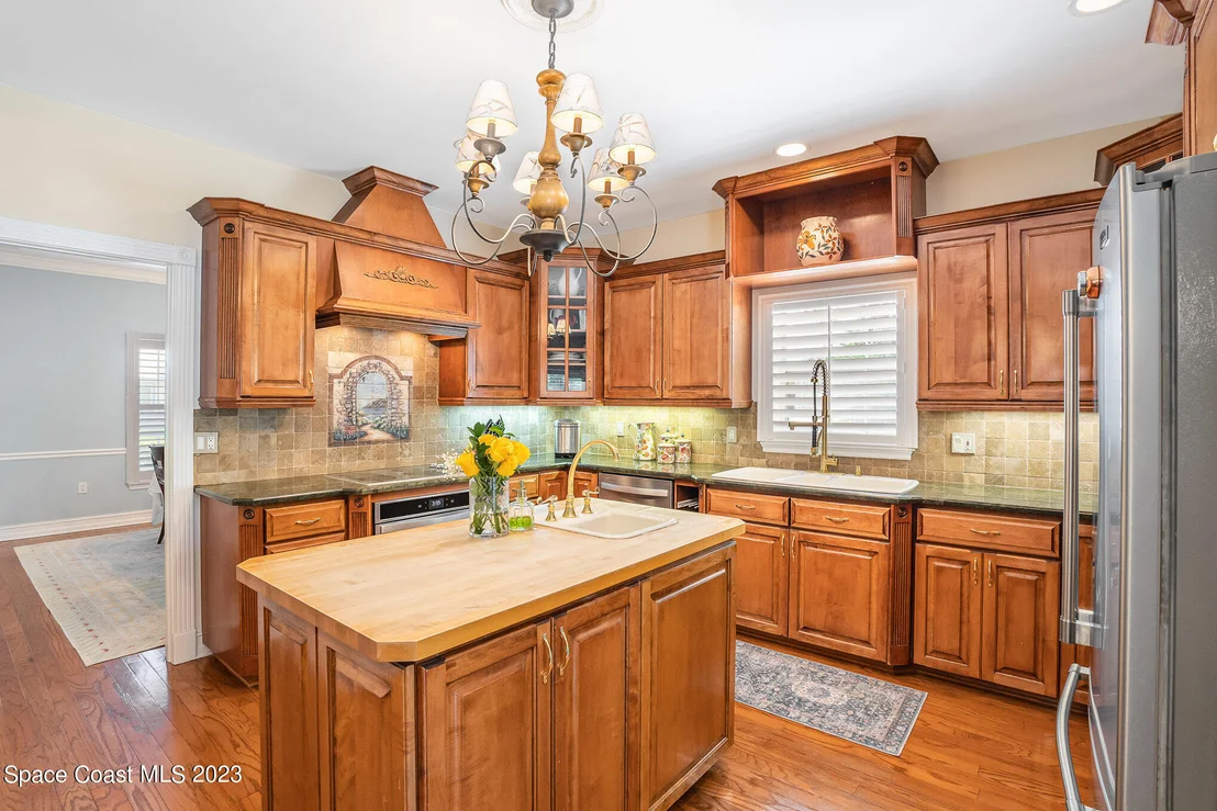 Photo of 320 2nd Avenue