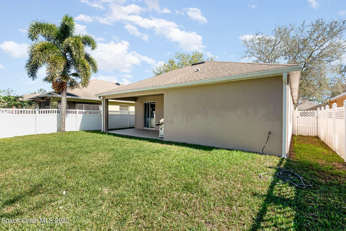 Photo of 402 Waterside Circle