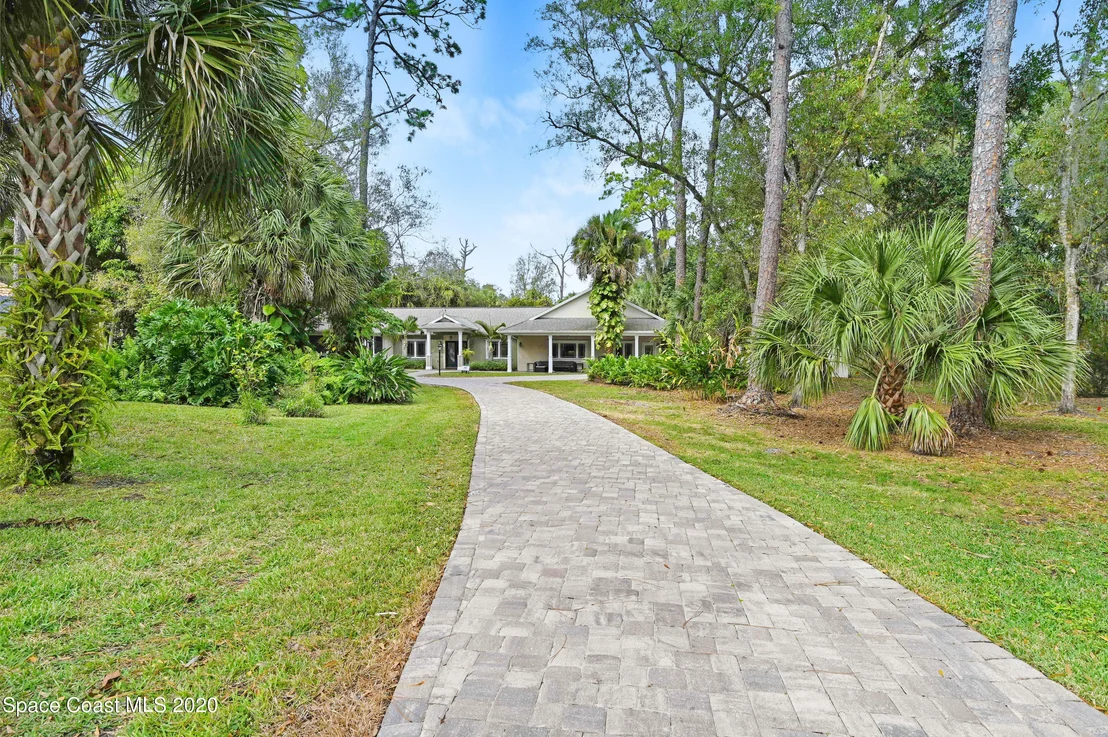 Photo of 6420 South Drive