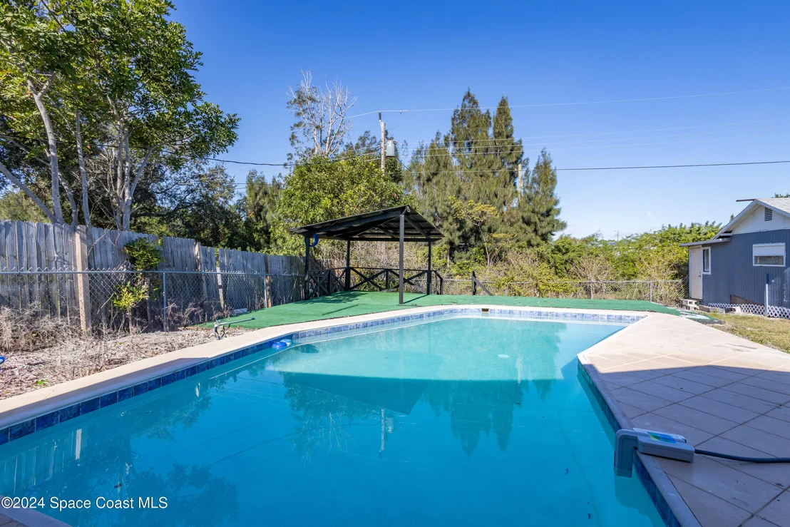 Photo of 1064 Cabot Drive NE