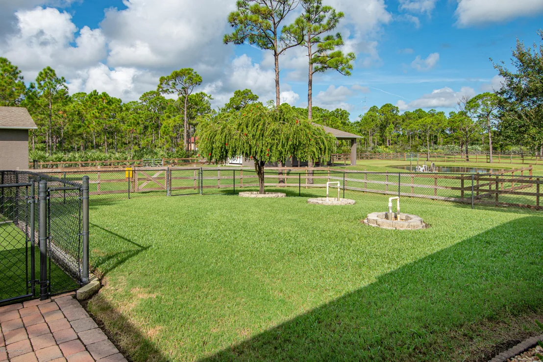 Photo of 6940 Hacienda Drive