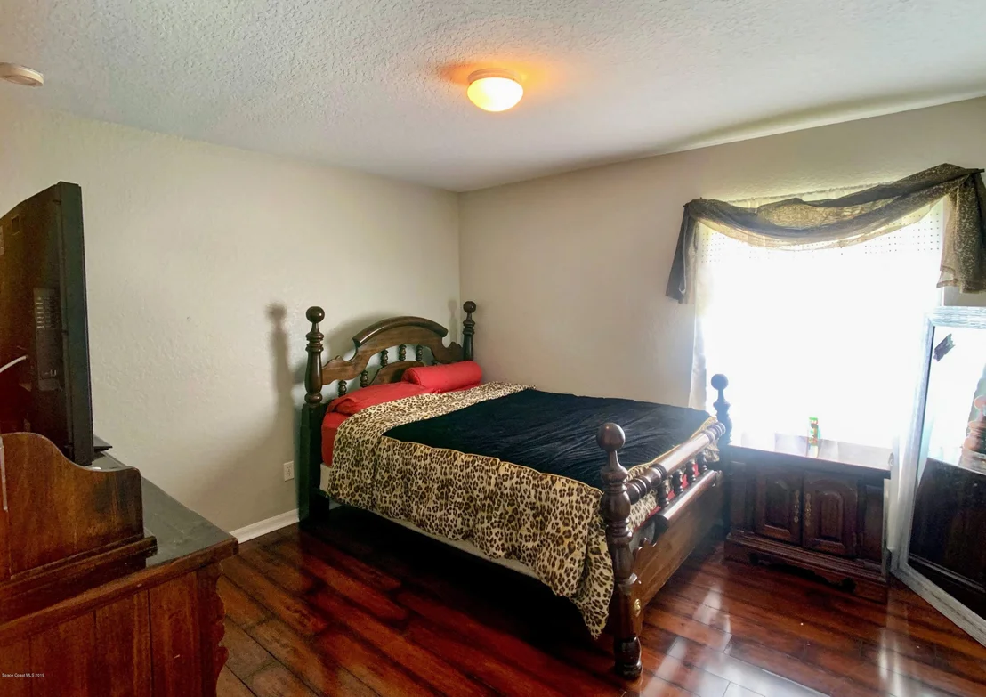 Photo of 4467 56th Lane