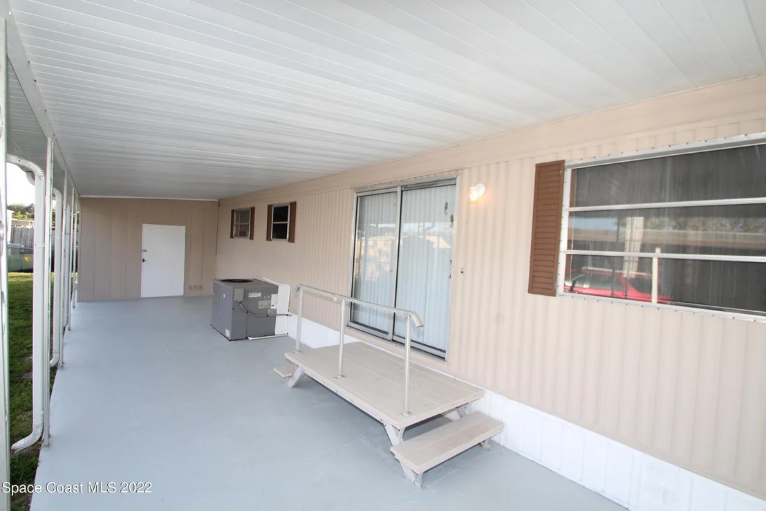 Photo of 2522 Amberly Road NE