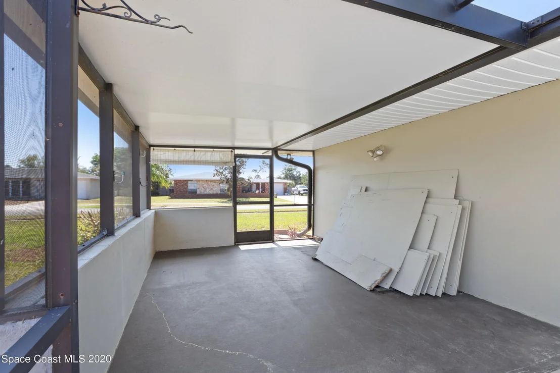 Photo of 609 Roberts Lane NE