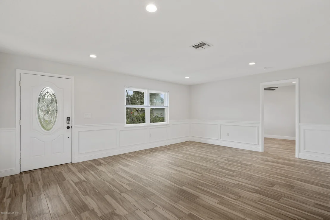 Photo of 541 Biscayne Drive