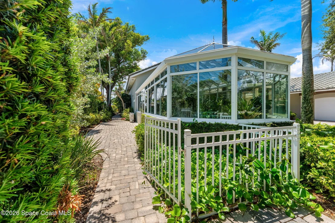 Photo of 200 Riverside Drive