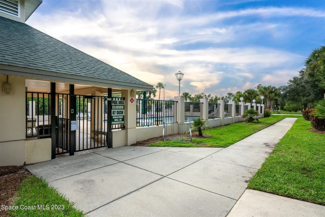 Photo of 915 Chatsworth Drive