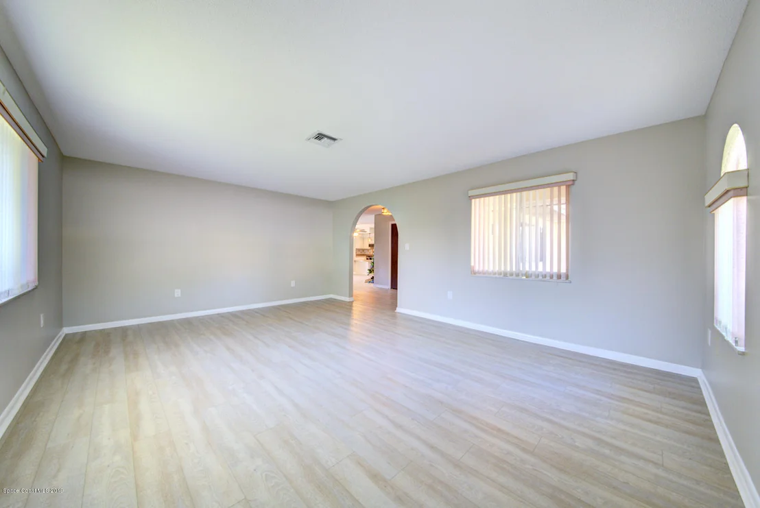 Photo of 343 Dorset Drive