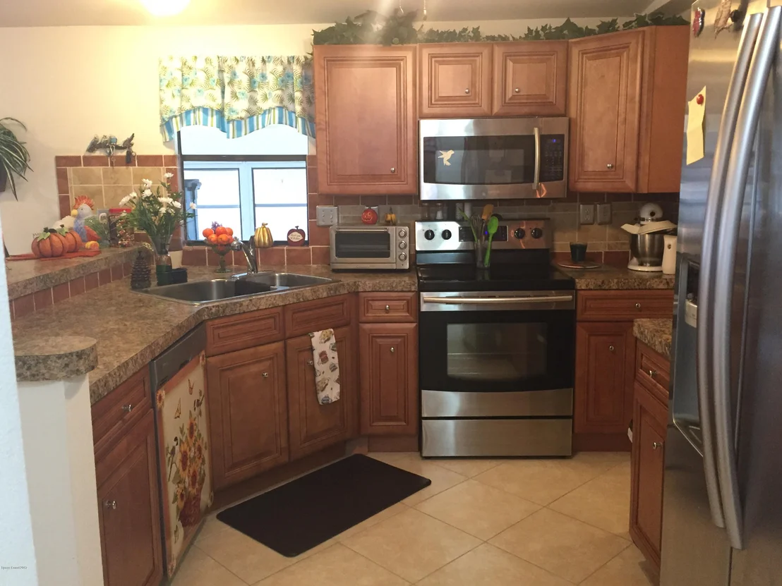 Photo of 2448 Coconut Palm Drive NE