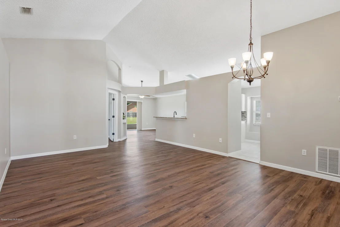 Photo of 1127 Pine Creek Circle NE