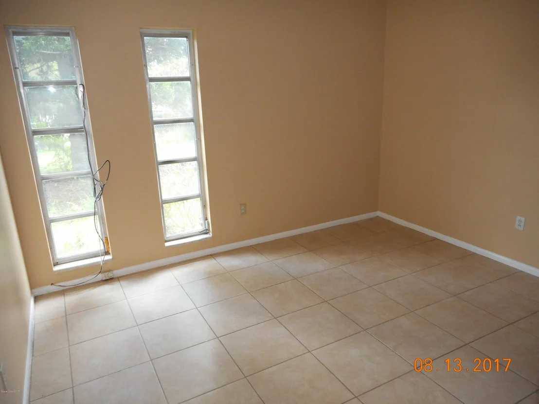 Photo of 1101 Cable Lane NE