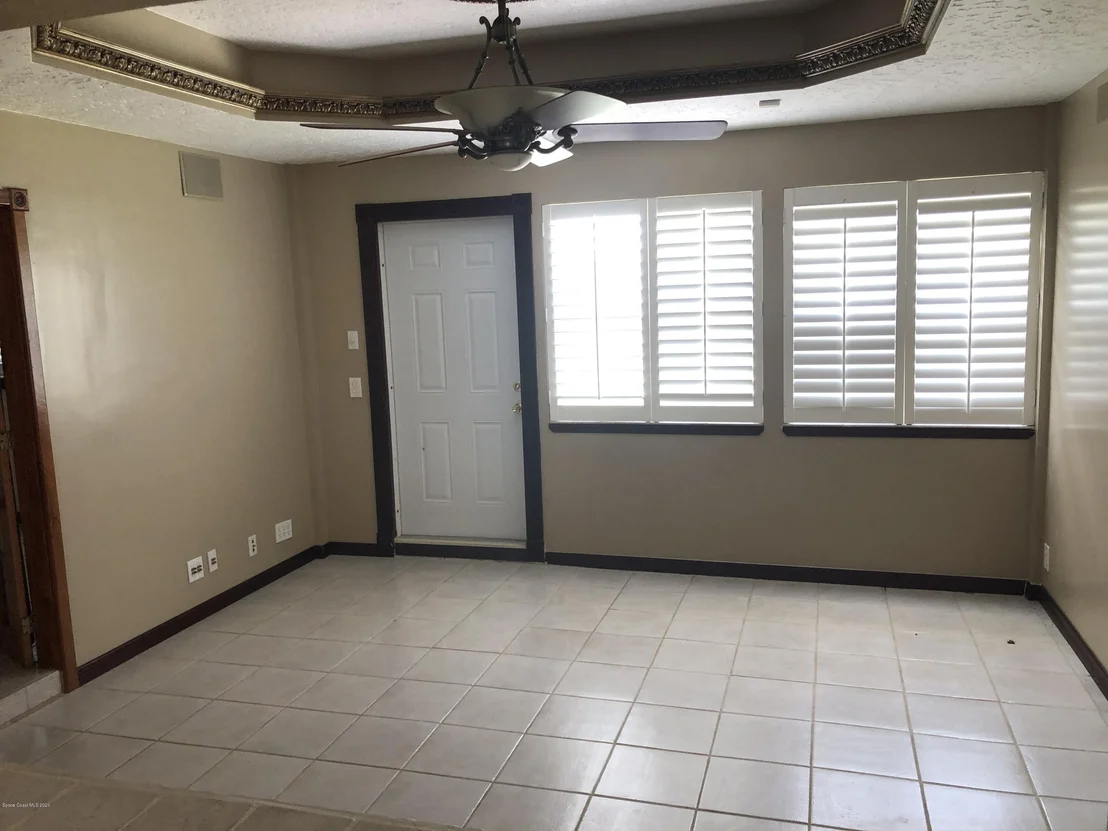 Photo of 3290 Edgewood Drive NE