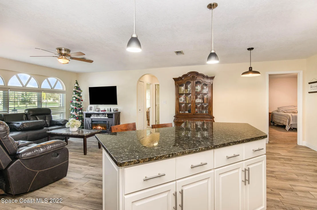 Photo of 723 Apollo Circle NE