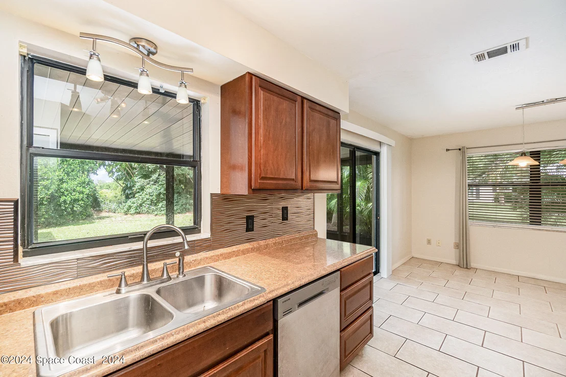 Photo of 392 Myrtlewood Road