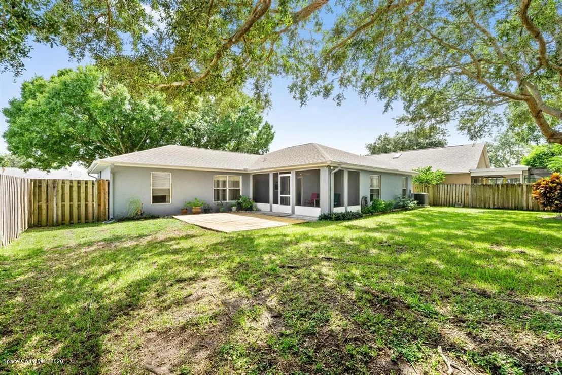 Photo of 200 Oak Lake Road