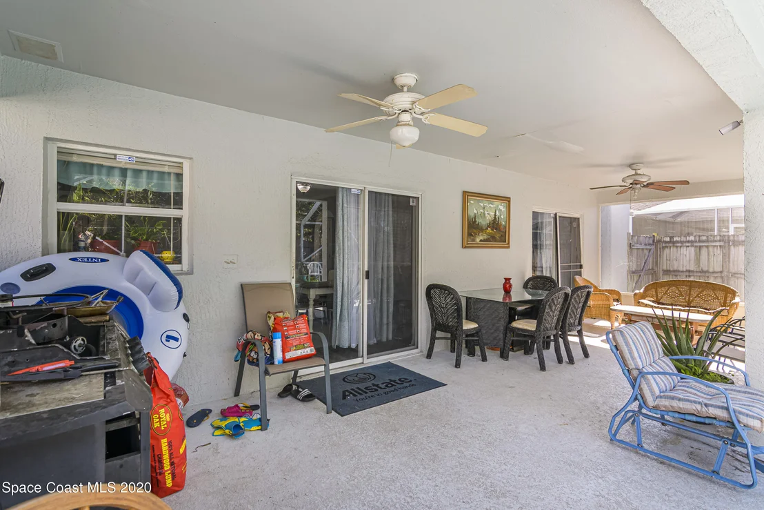 Photo of 1249 White Oak Circle