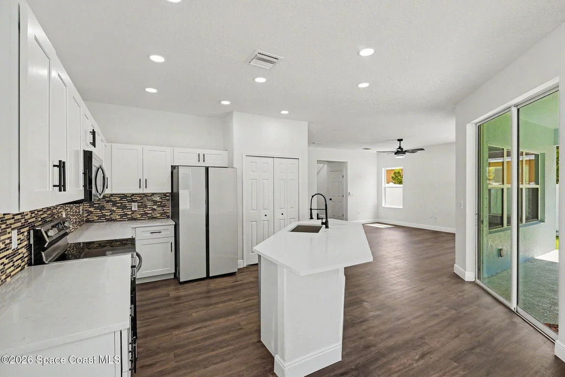 Photo of 2030 Bridgeport Circle