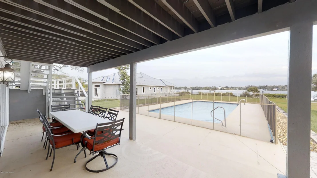 Photo of 9852 Riverview Drive