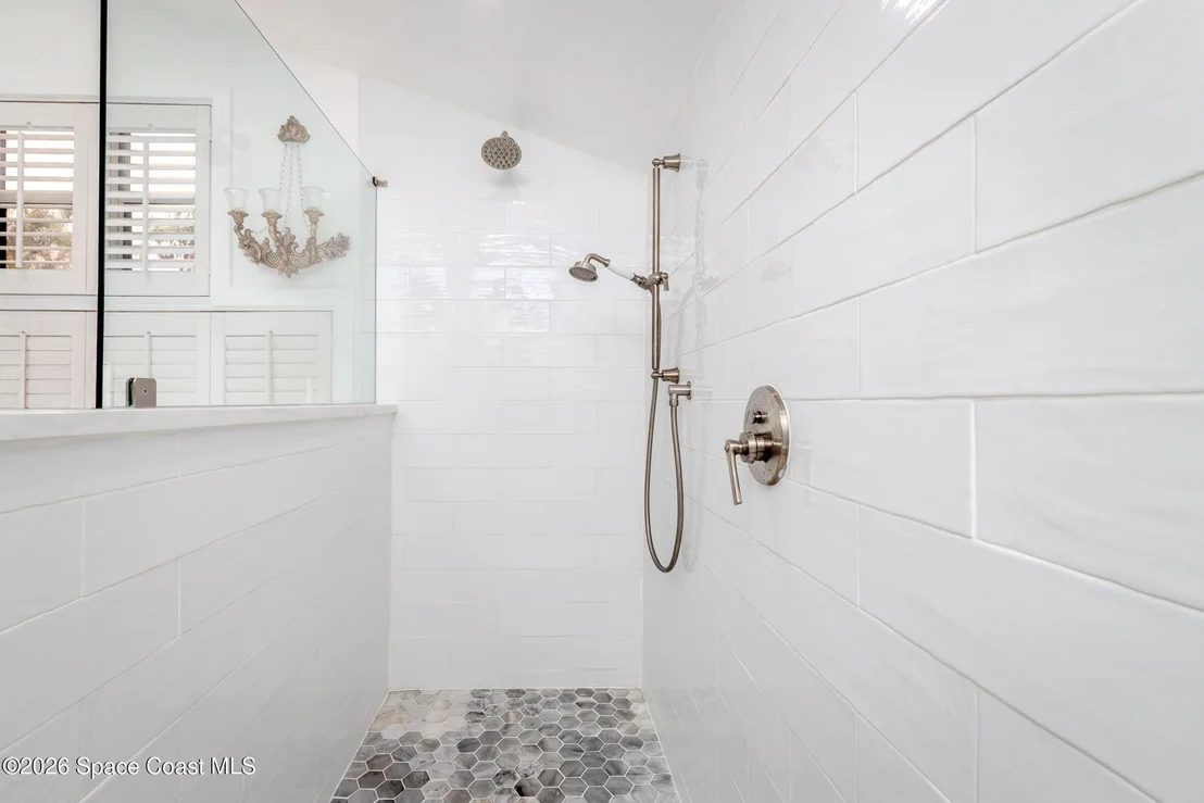 Photo of 5925 Riverside Drive