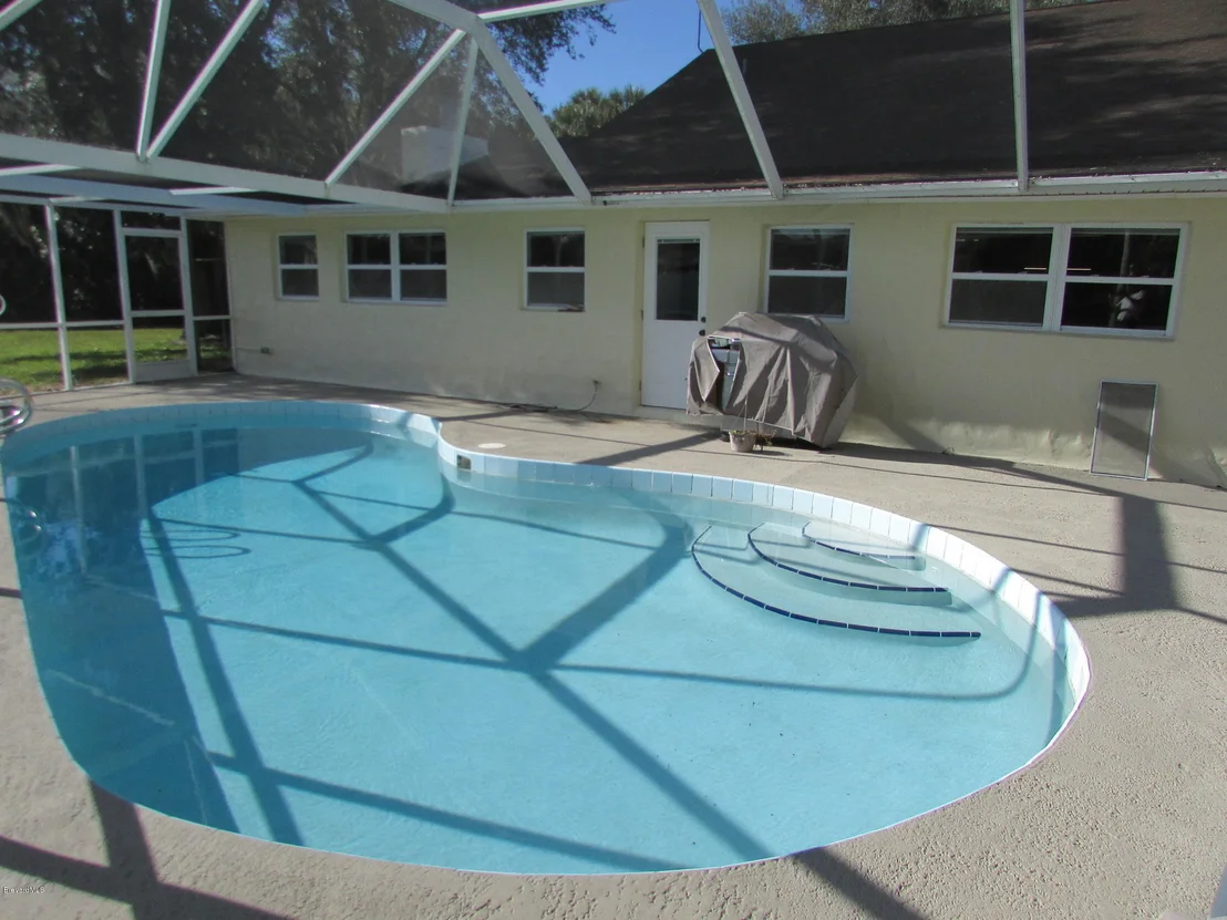 Photo of 385 N Range Road