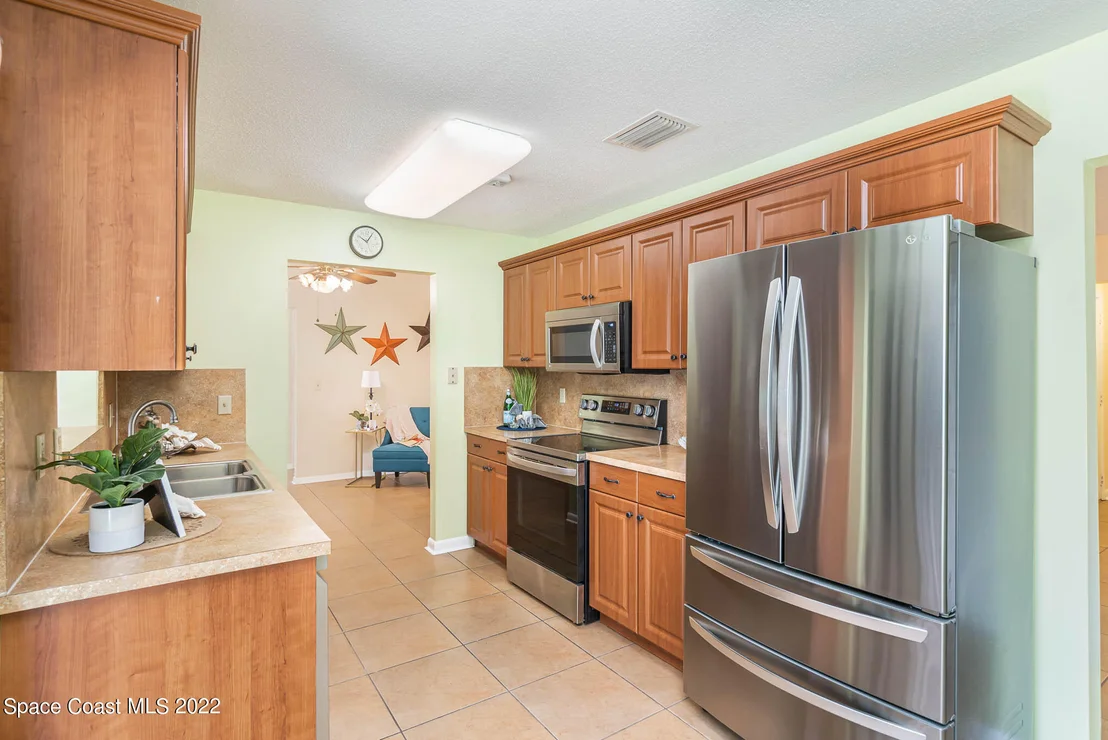 Photo of 1527 Eldron Boulevard SE