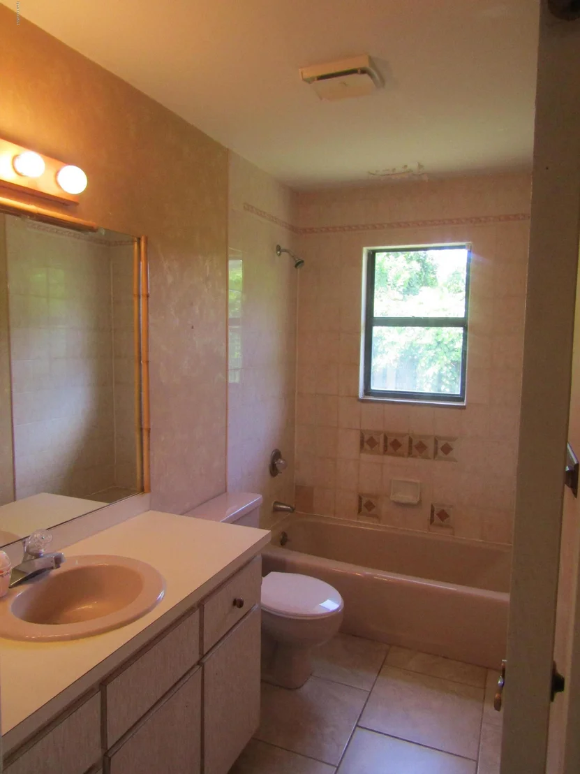 Photo of 1663 Painter Street SE