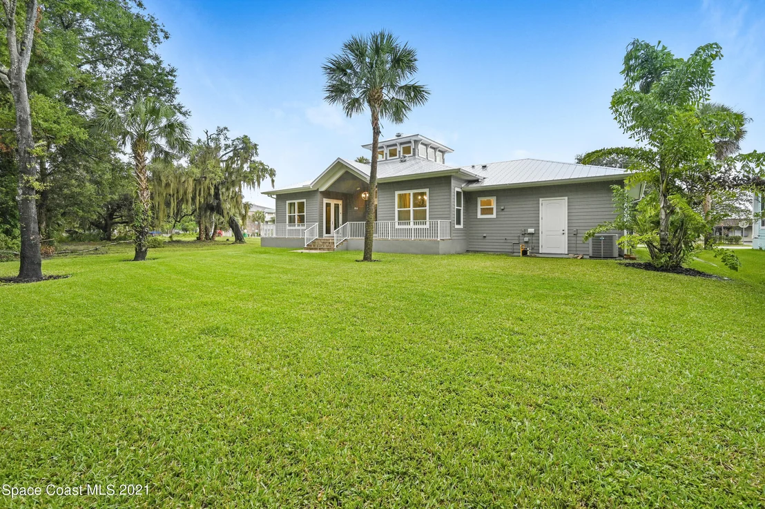 Photo of 2215 Bryan Street