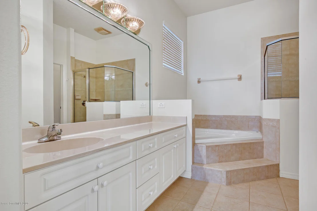 Photo of 975 Pineland Drive