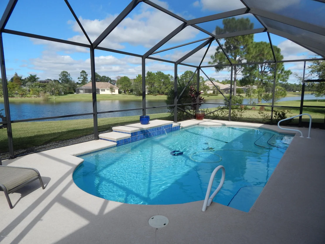 Photo of 211 SE Devlin Court