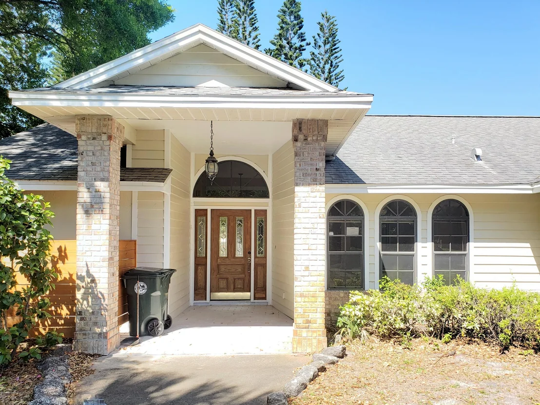 Photo of 1304 Heritage Acres Boulevard