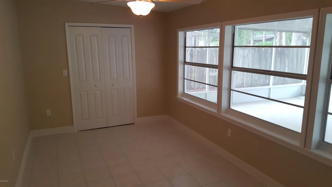 Photo of 327 Meadowood Lane