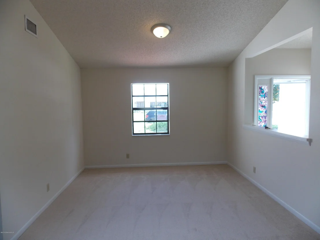 Photo of 886 Spirea Drive